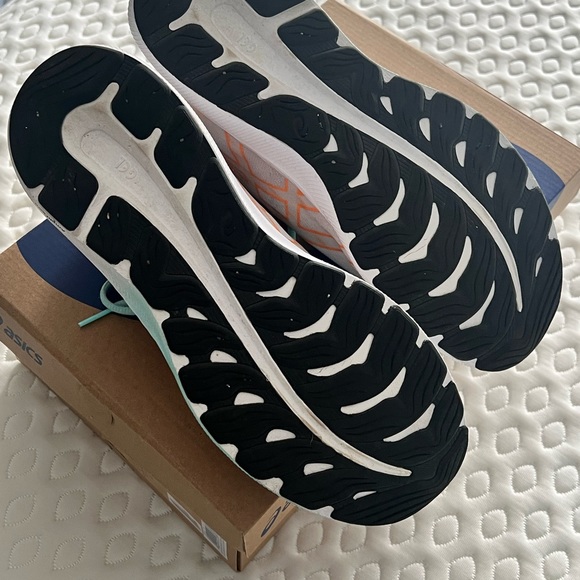 Like new ASICS Gel-Excite 9 Women’s Sneakers Size 11 - Picture 6 of 10